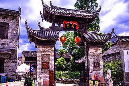 逃出林中村
